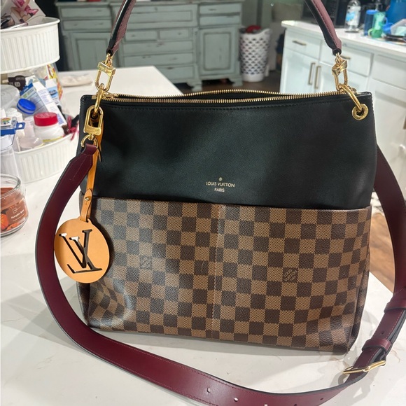 Louis Vuitton Handbags - Louis Vuitton Maida Mm hobo excellent condition